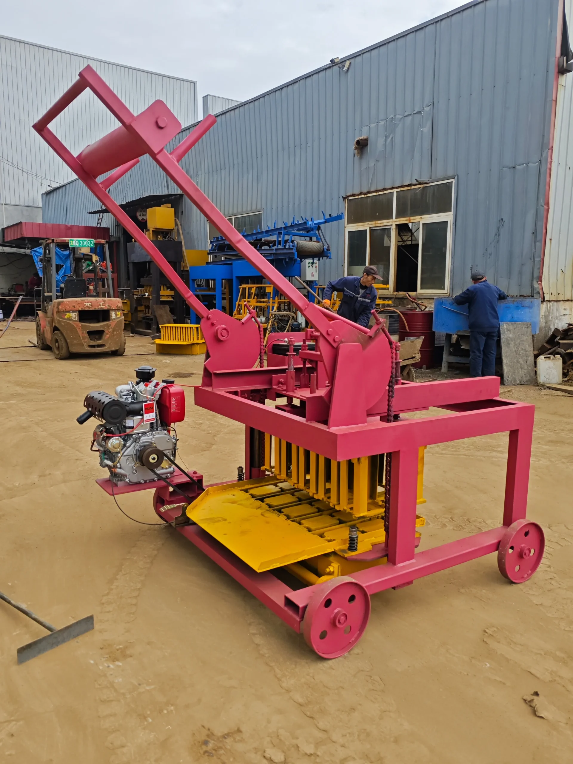 SHIYUE QMR4-45 Mobile Diesel Engine Cement Block Machine Easy Operation Hydraulic Pressure System for Hollow Bricks Making