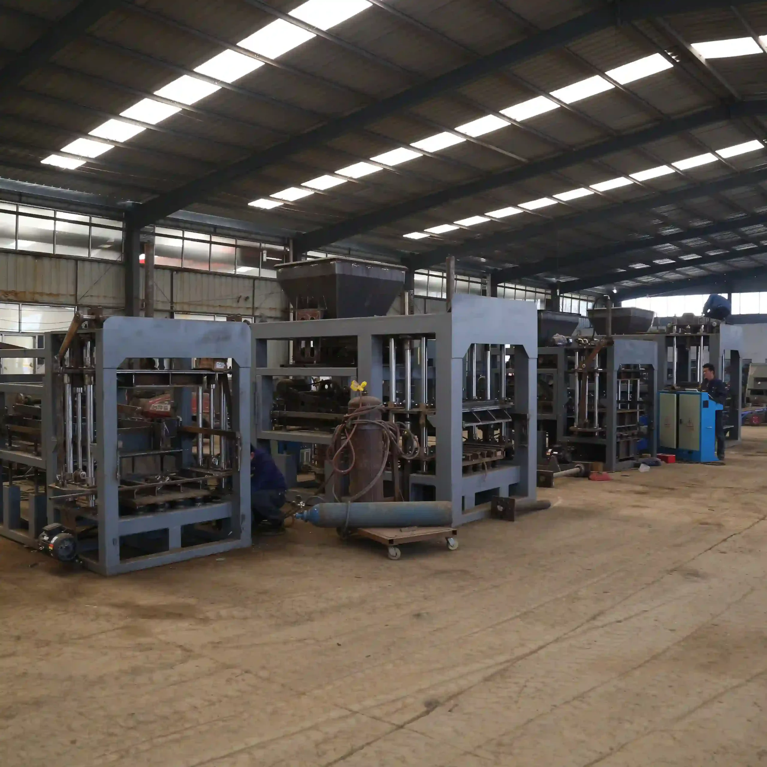 Mobile and semi-automatic block machines