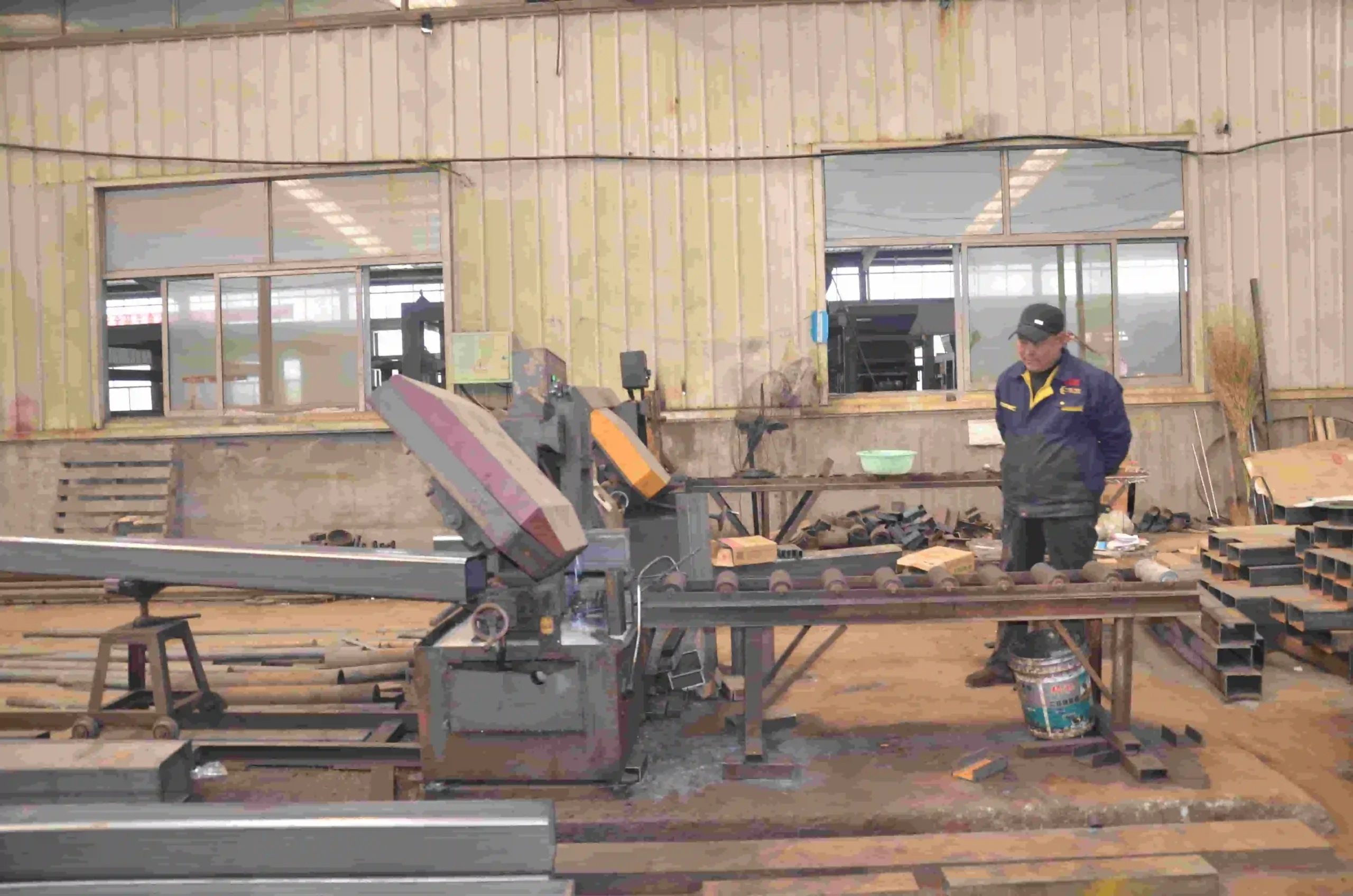 Conveyor belts and pallet loaders