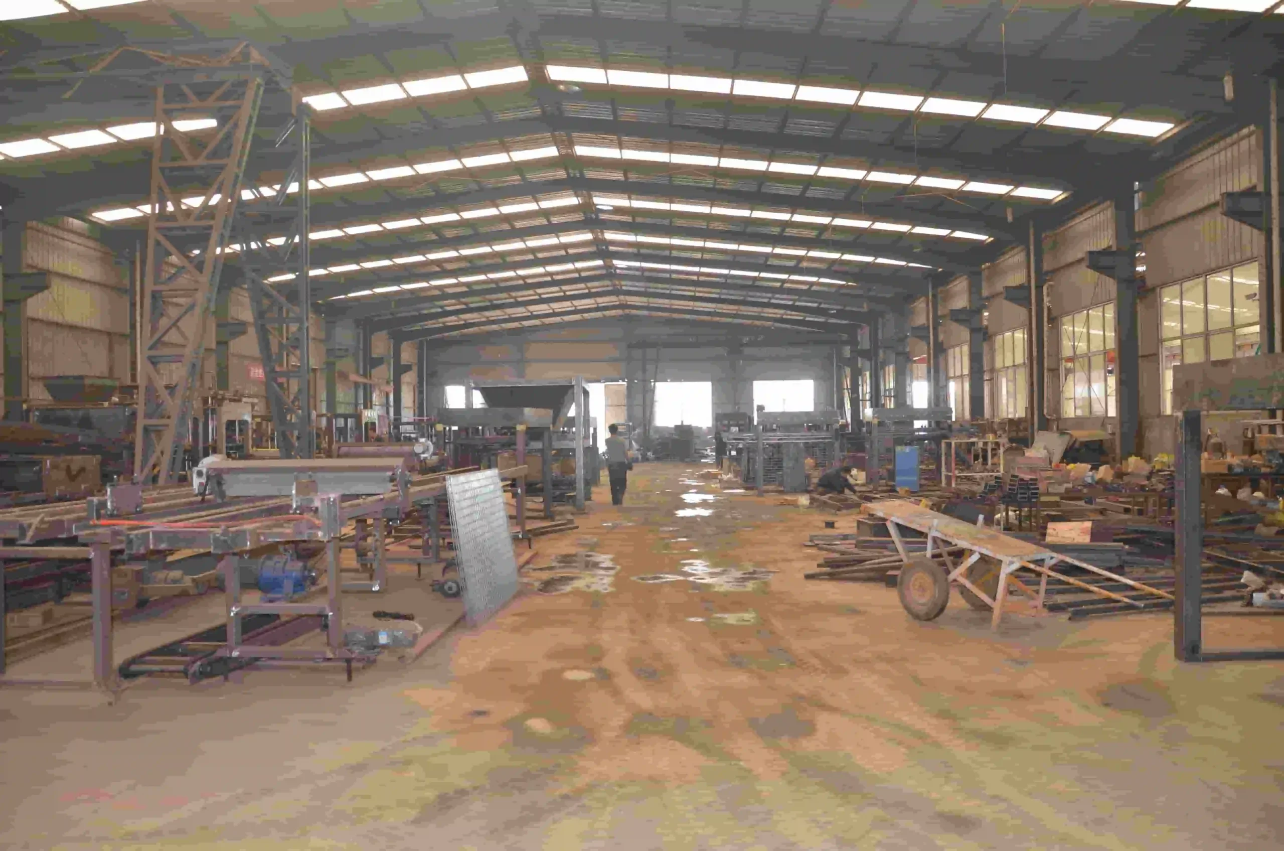 320+ engineers in Shiyue production workshop